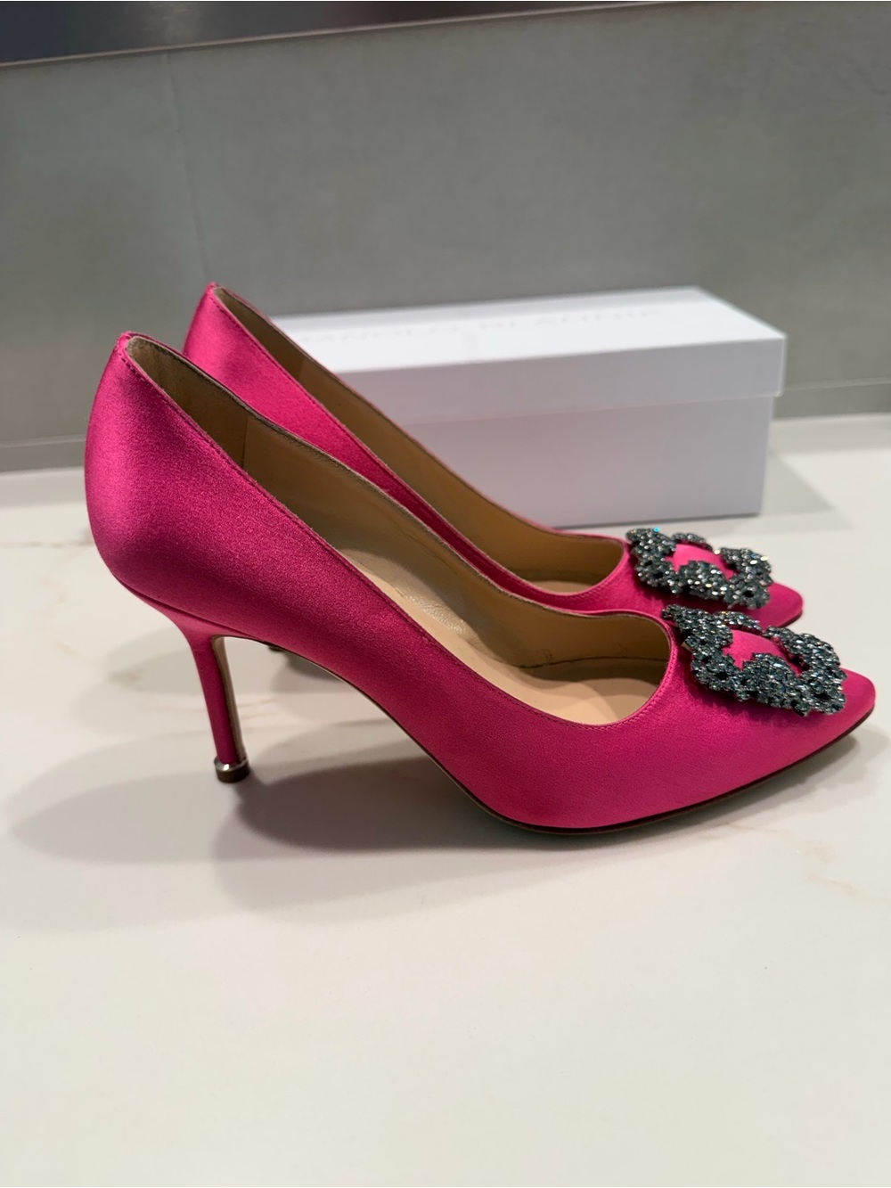 Manolo Blahnik Hangisi Satin Pump